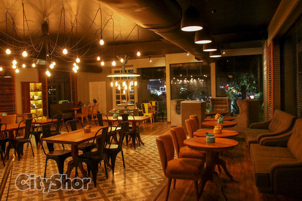 Turquoise Villa - A Real Cafe